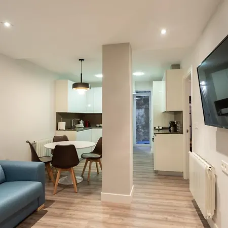 Lugar Especial, Gran Patio, Junto Al Ayuntamiento * Bilbao